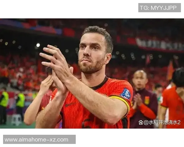 弯道超车的足球明星如何在逆境中崛起成就辉煌职业生涯